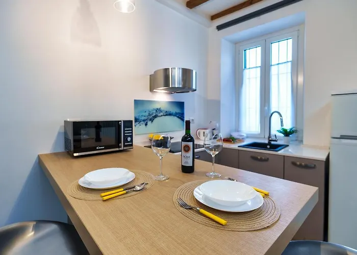 Ambrogio's Nest - Modern Close To Cadorna Station Apartment *
